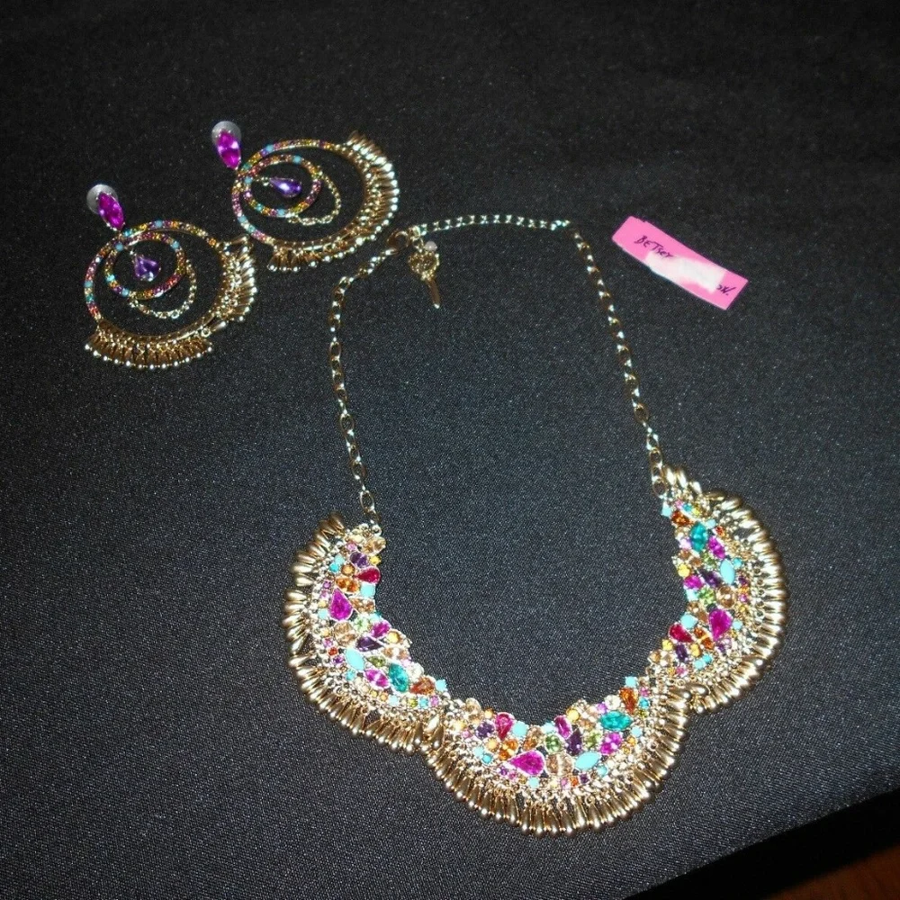 NWT Betsey Johnson NECKLACE & EARRINGS
